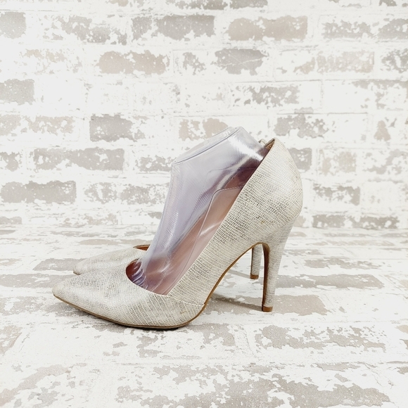 Guess Gray Silver Snakeskin Pattern Slip On Pointy Toe High Heels W281 - Picture 1 of 11